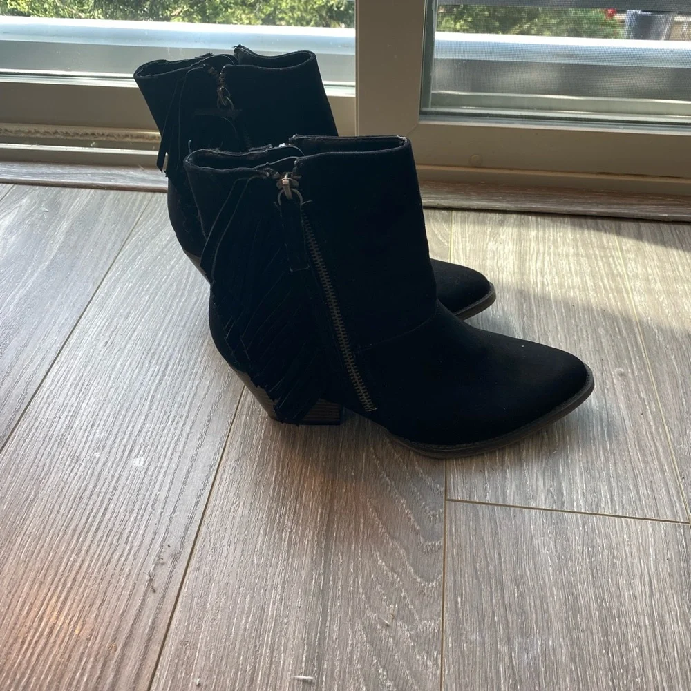 MIA Jerry Black Fringe Side Zip Block heels Ankle Boots, size 6.5